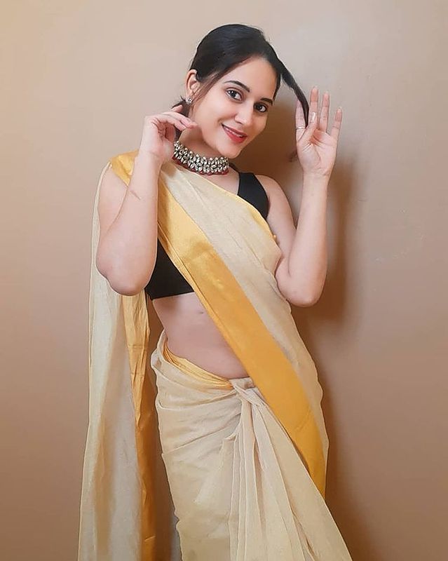 Howrah Escort- An exciting night with a seductive girl! Howrah Escort- An exciting night with a seductive girl!