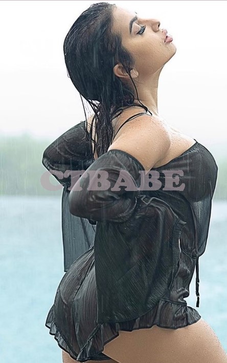 Isha independent girl in Versova Isha independent girl in Versova
