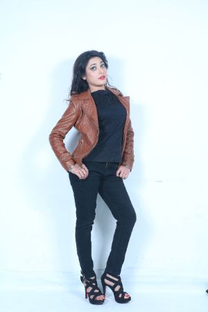 Saloni- High profile call Girls in Surat 24*7 available Saloni- High profile call Girls in Surat 24*7 available