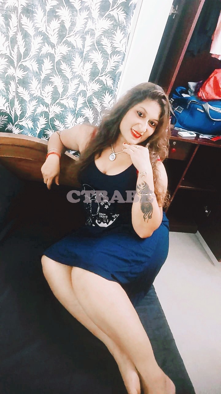 Archana bhabhi  Archana bhabhi looking Photo 1 of 2