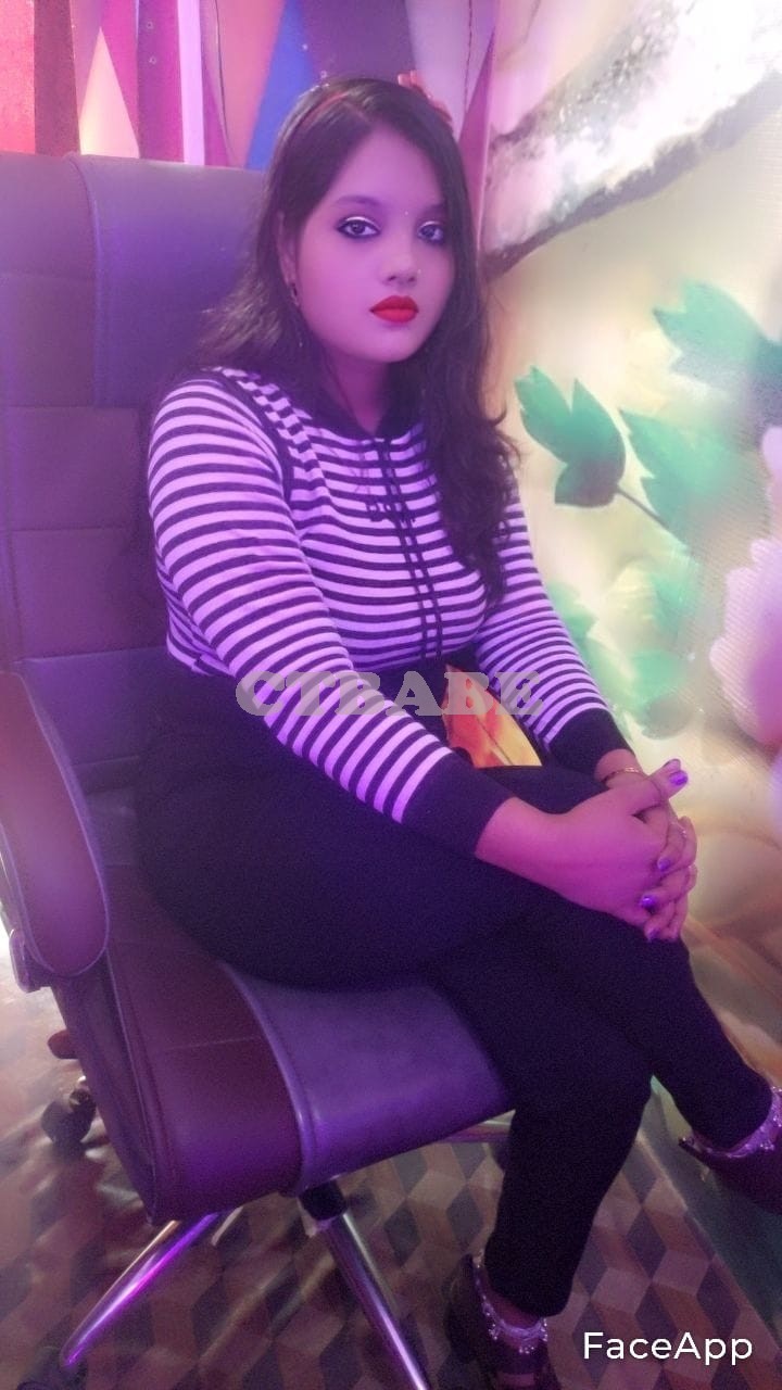 Divya Singh    Call Photo 1 of 3