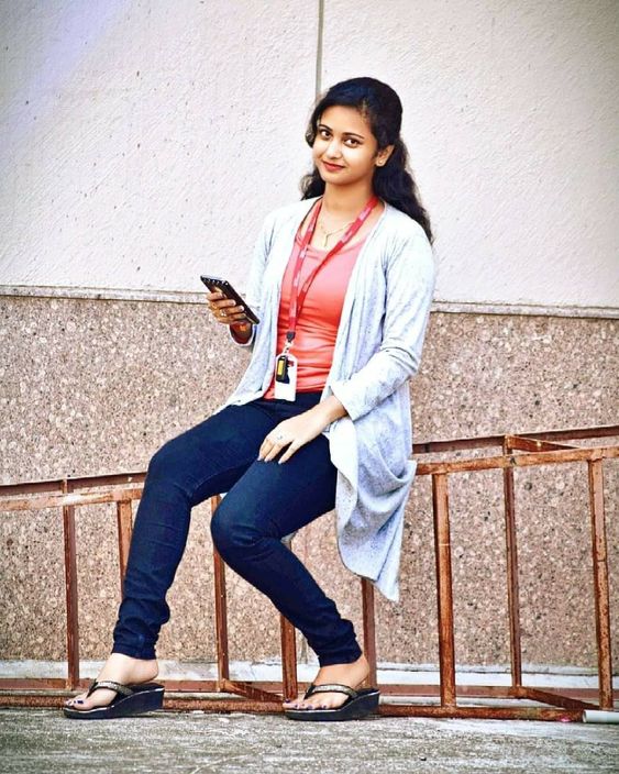 Roshni mehta Book now the Photo 1 of 1.3333333333333