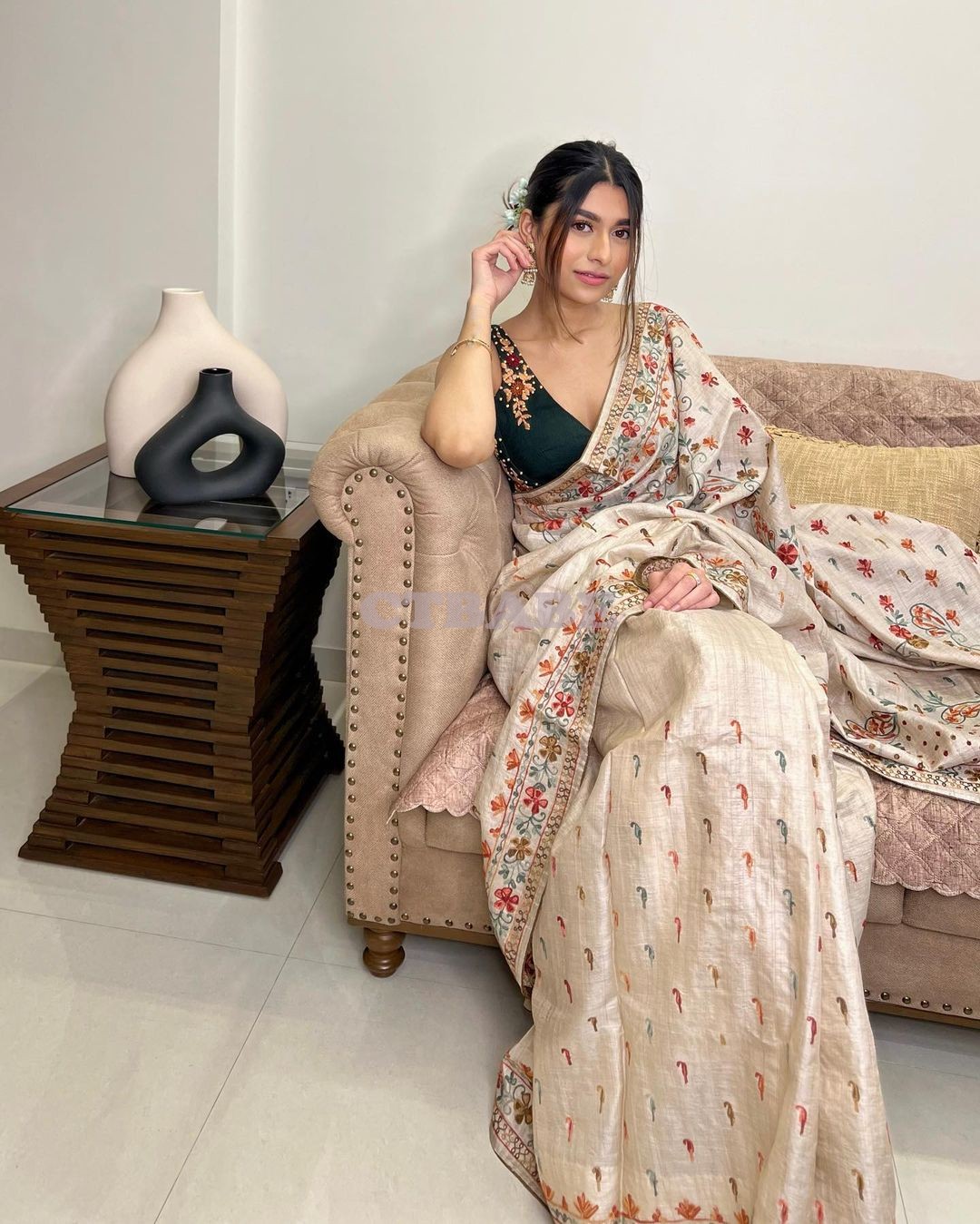 Neha Kapoor +918130638424 Top rated Photo 1 of 2